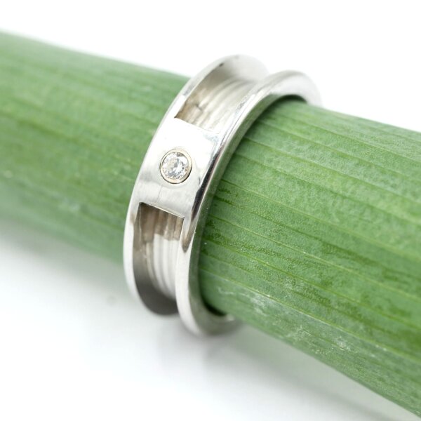 Ring für Pferdehaar mit Nut und Zirkonia in der Brücke