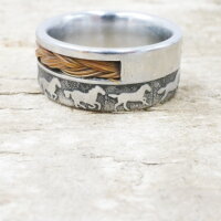 Edelstahl-Ring mit Nut und Brücke zum Einlegen von Pferdehaar mit 3-D Motiv gallopierende Pferde