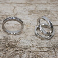 Edelstahl-Ring mit Nut und Brücke, 4mm breit, zum Einlegen von Pferdehaar